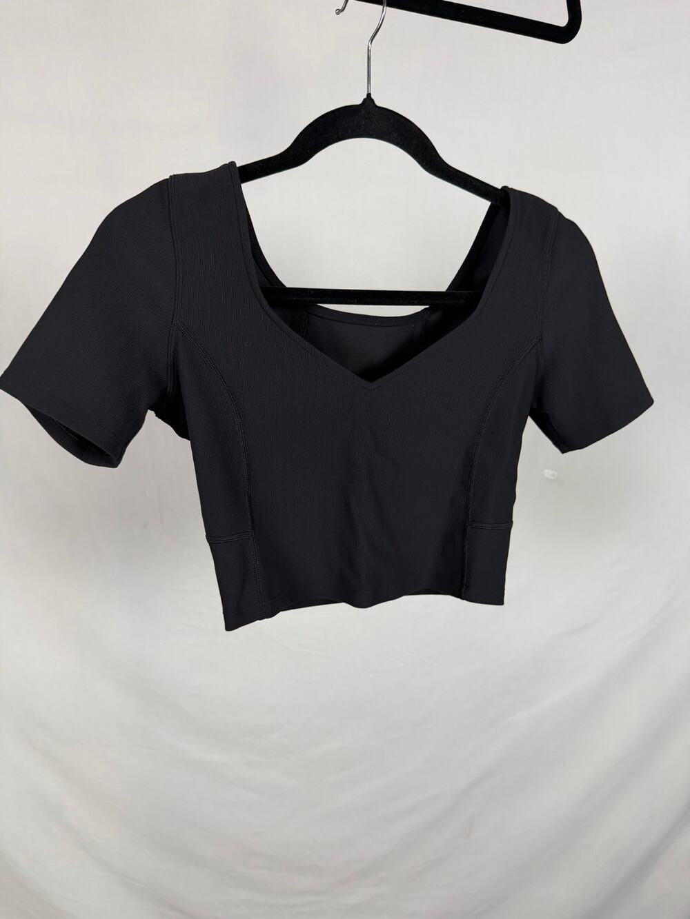 Lululemon Black Short Sleeve Activewear Crop Top Scoop Neck Size 4 / 6